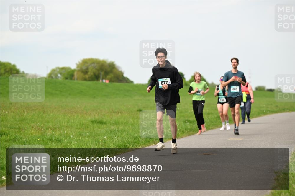 10.05.2026 - 8. Wedeler Halbmarathon Dr. Thomas Lammeyer http://msf.ph/oto/9698870 10.05.2026 11:35:03 Laufen 877, 740, 888 meine-sportfotos.de