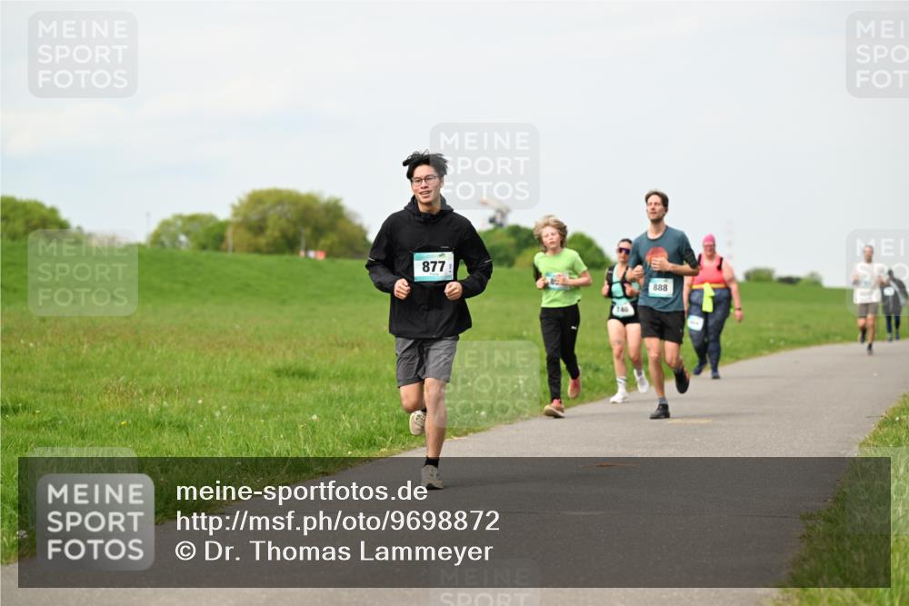 10.05.2026 - 8. Wedeler Halbmarathon Dr. Thomas Lammeyer http://msf.ph/oto/9698872 10.05.2026 11:35:04 Laufen 877, 140, 888 meine-sportfotos.de