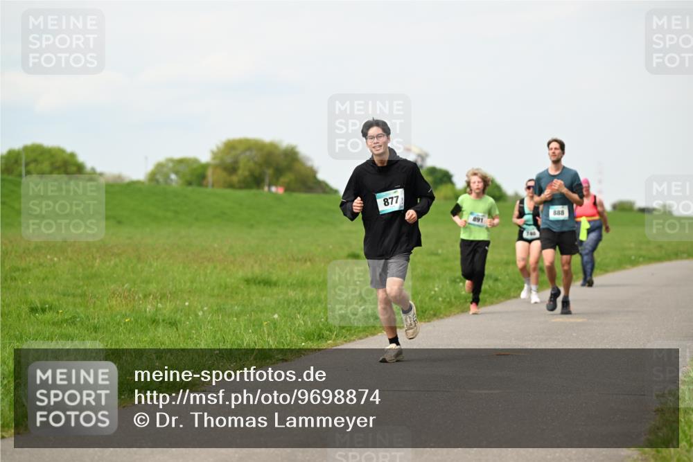 10.05.2026 - 8. Wedeler Halbmarathon Dr. Thomas Lammeyer http://msf.ph/oto/9698874 10.05.2026 11:35:03 Laufen 877, 891, 888 meine-sportfotos.de