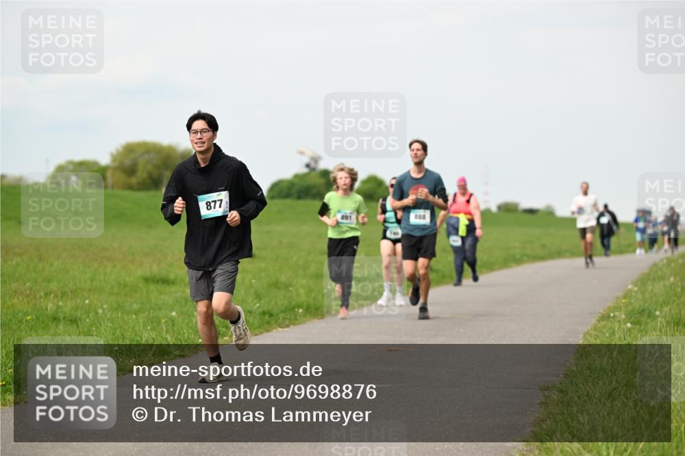 10.05.2026 - 8. Wedeler Halbmarathon Dr. Thomas Lammeyer http://msf.ph/oto/9698876 10.05.2026 11:35:04 Laufen 877, 888 meine-sportfotos.de