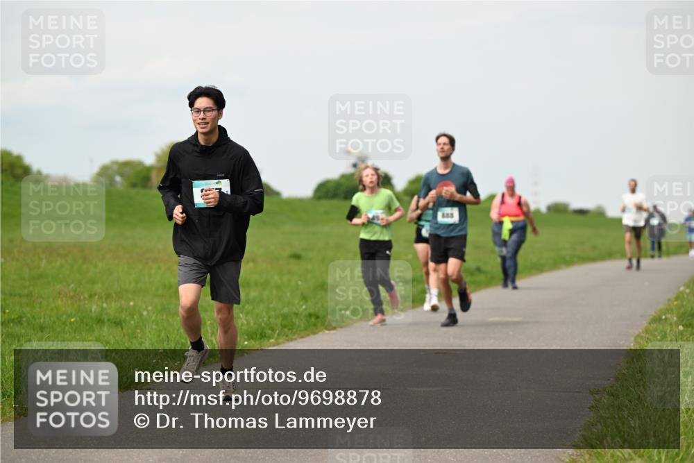 10.05.2026 - 8. Wedeler Halbmarathon Dr. Thomas Lammeyer http://msf.ph/oto/9698878 10.05.2026 11:35:05 Laufen  meine-sportfotos.de