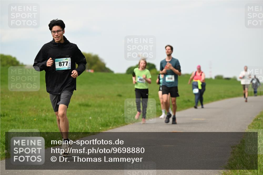10.05.2026 - 8. Wedeler Halbmarathon Dr. Thomas Lammeyer http://msf.ph/oto/9698880 10.05.2026 11:35:05 Laufen 877 meine-sportfotos.de