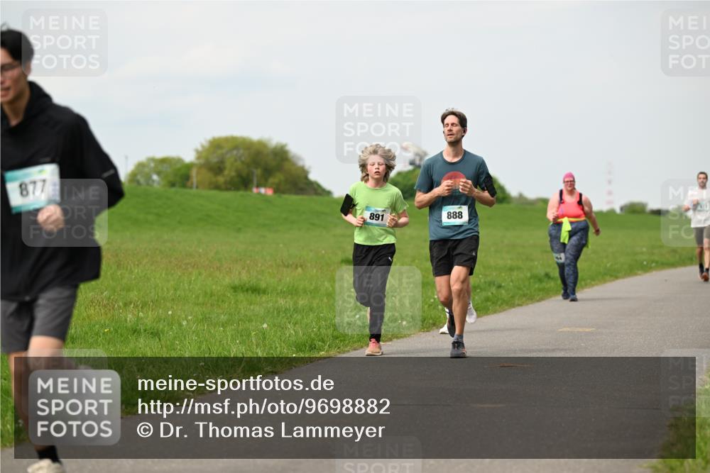 10.05.2026 - 8. Wedeler Halbmarathon Dr. Thomas Lammeyer http://msf.ph/oto/9698882 10.05.2026 11:35:06 Laufen 877, 891, 888 meine-sportfotos.de