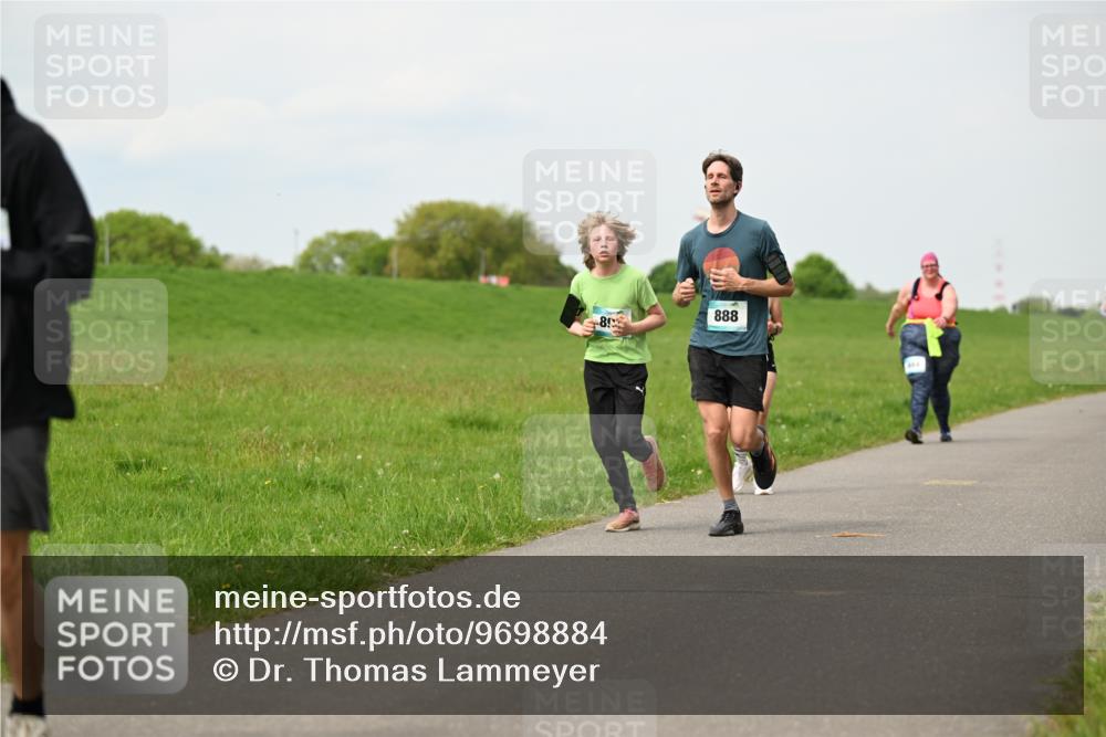 10.05.2026 - 8. Wedeler Halbmarathon Dr. Thomas Lammeyer http://msf.ph/oto/9698884 10.05.2026 11:35:06 Laufen 888 meine-sportfotos.de