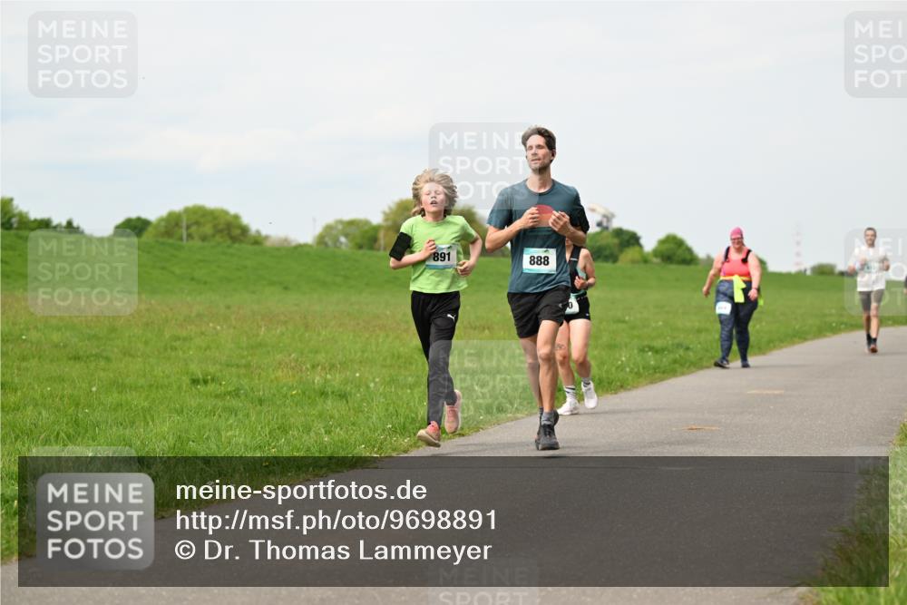 10.05.2026 - 8. Wedeler Halbmarathon Dr. Thomas Lammeyer http://msf.ph/oto/9698891 10.05.2026 11:35:07 Laufen 891, 888 meine-sportfotos.de