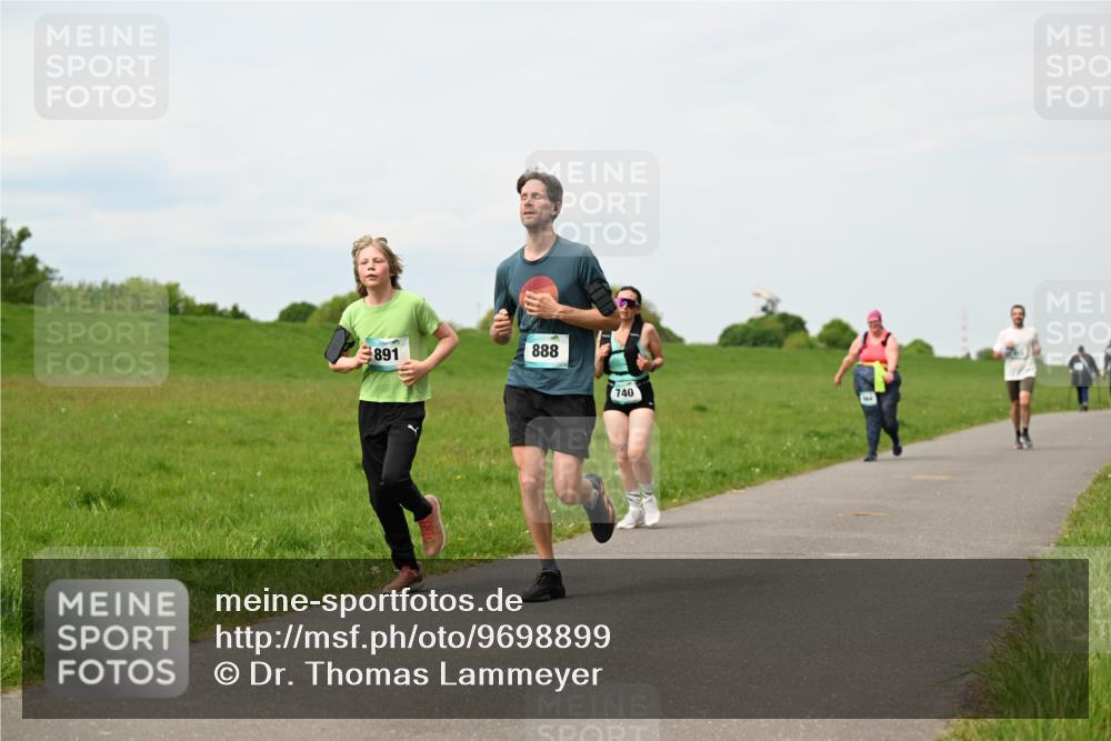 10.05.2026 - 8. Wedeler Halbmarathon Dr. Thomas Lammeyer http://msf.ph/oto/9698899 10.05.2026 11:35:08 Laufen 891, 888, 740 meine-sportfotos.de