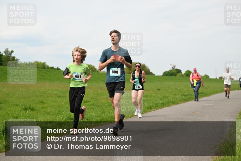 10.05.2026 - 8. Wedeler Halbmarathon Dr. Thomas Lammeyer http://msf.ph/oto/9698901 10.05.2026 11:35:08 Laufen 891, 888, 740 meine-sportfotos.de