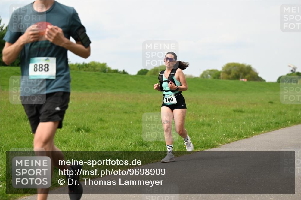 10.05.2026 - 8. Wedeler Halbmarathon Dr. Thomas Lammeyer http://msf.ph/oto/9698909 10.05.2026 11:35:10 Laufen 888, 740 meine-sportfotos.de