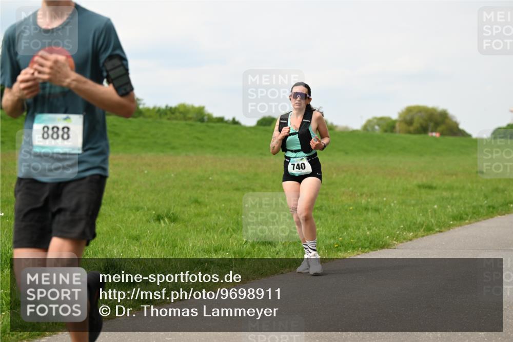 10.05.2026 - 8. Wedeler Halbmarathon Dr. Thomas Lammeyer http://msf.ph/oto/9698911 10.05.2026 11:35:10 Laufen 888, 740 meine-sportfotos.de