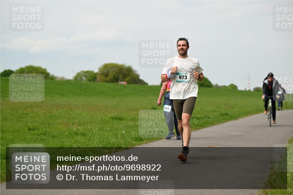 10.05.2026 - 8. Wedeler Halbmarathon Dr. Thomas Lammeyer http://msf.ph/oto/9698922 10.05.2026 11:35:13 Laufen 984, 973 meine-sportfotos.de