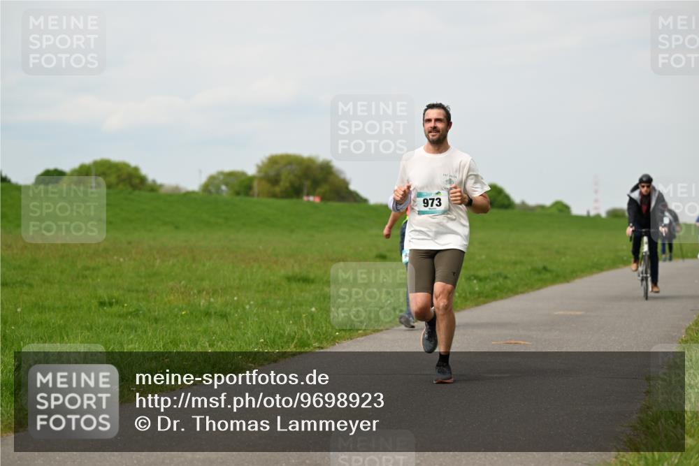 10.05.2026 - 8. Wedeler Halbmarathon Dr. Thomas Lammeyer http://msf.ph/oto/9698923 10.05.2026 11:35:13 Laufen 973 meine-sportfotos.de