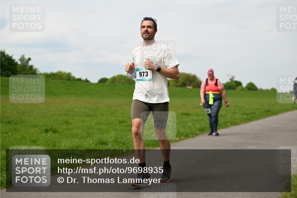 10.05.2026 - 8. Wedeler Halbmarathon Dr. Thomas Lammeyer http://msf.ph/oto/9698935 10.05.2026 11:35:15 Laufen 973 meine-sportfotos.de