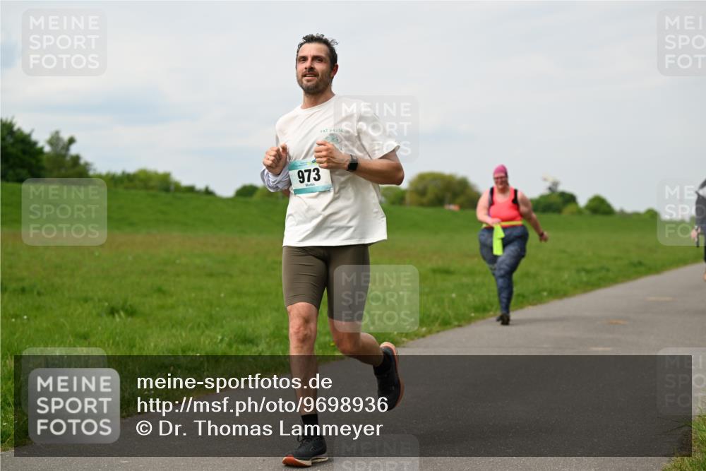 10.05.2026 - 8. Wedeler Halbmarathon Dr. Thomas Lammeyer http://msf.ph/oto/9698936 10.05.2026 11:35:15 Laufen 973 meine-sportfotos.de