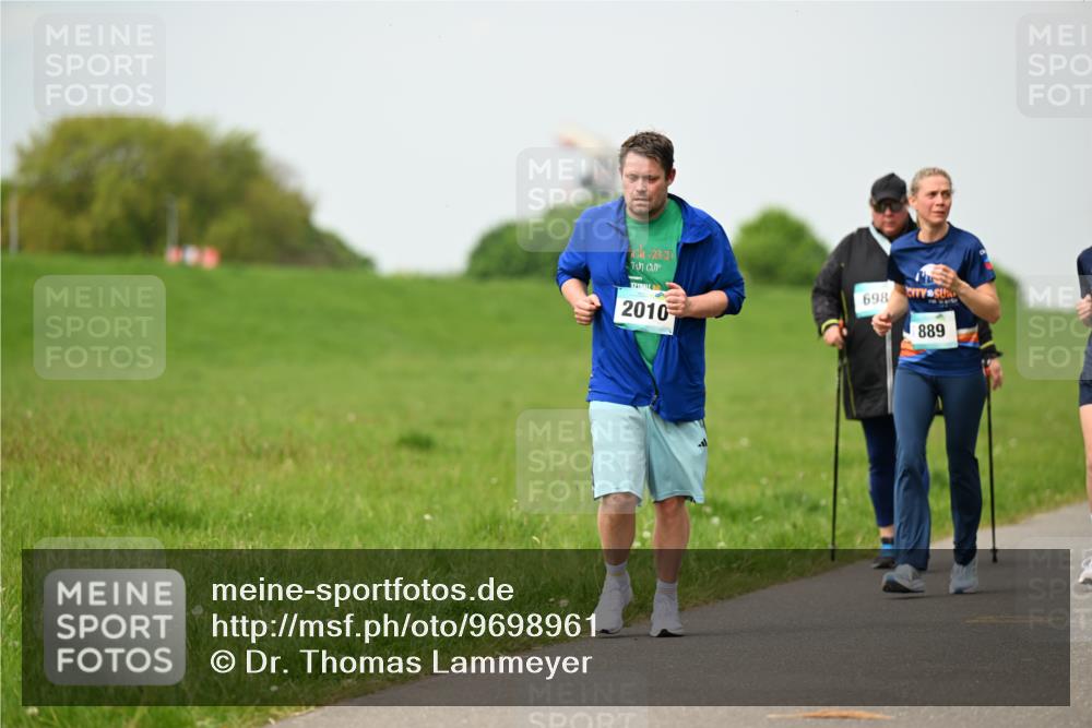 10.05.2026 - 8. Wedeler Halbmarathon Dr. Thomas Lammeyer http://msf.ph/oto/9698961 10.05.2026 11:35:33 Laufen 2025, 2010, 698, 889 meine-sportfotos.de