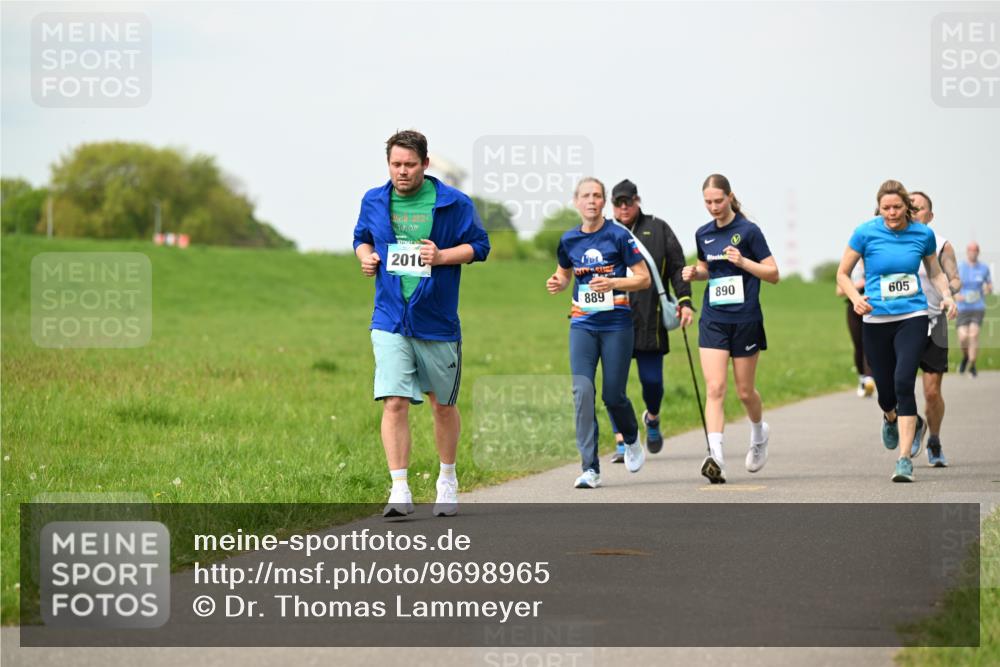 10.05.2026 - 8. Wedeler Halbmarathon Dr. Thomas Lammeyer http://msf.ph/oto/9698965 10.05.2026 11:35:33 Laufen 2025, 2016, 889, 890, 605 meine-sportfotos.de