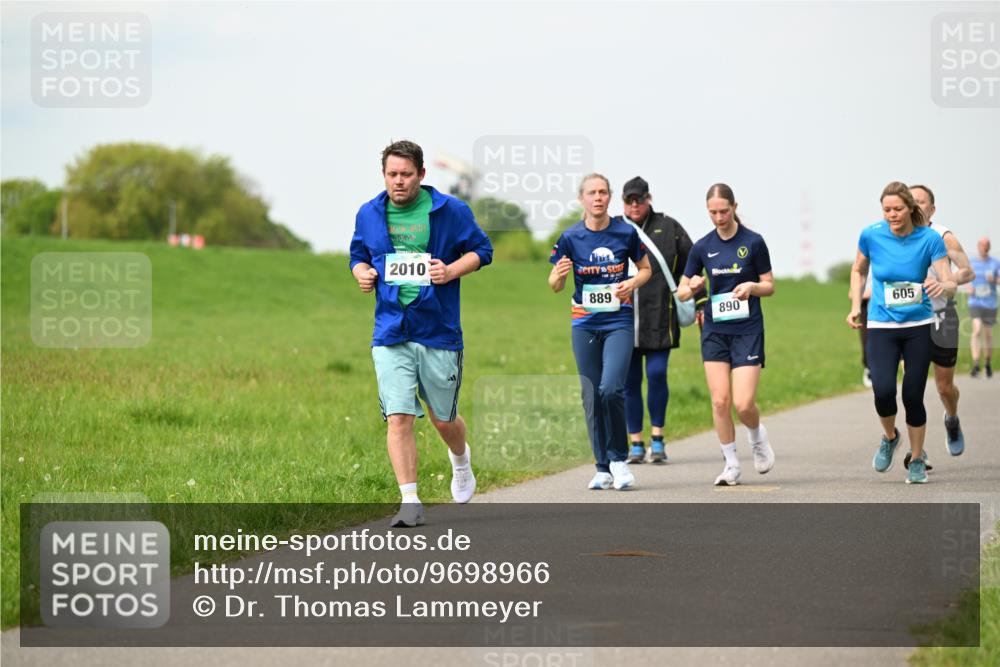 10.05.2026 - 8. Wedeler Halbmarathon Dr. Thomas Lammeyer http://msf.ph/oto/9698966 10.05.2026 11:35:34 Laufen 2010, 889, 890, 605 meine-sportfotos.de