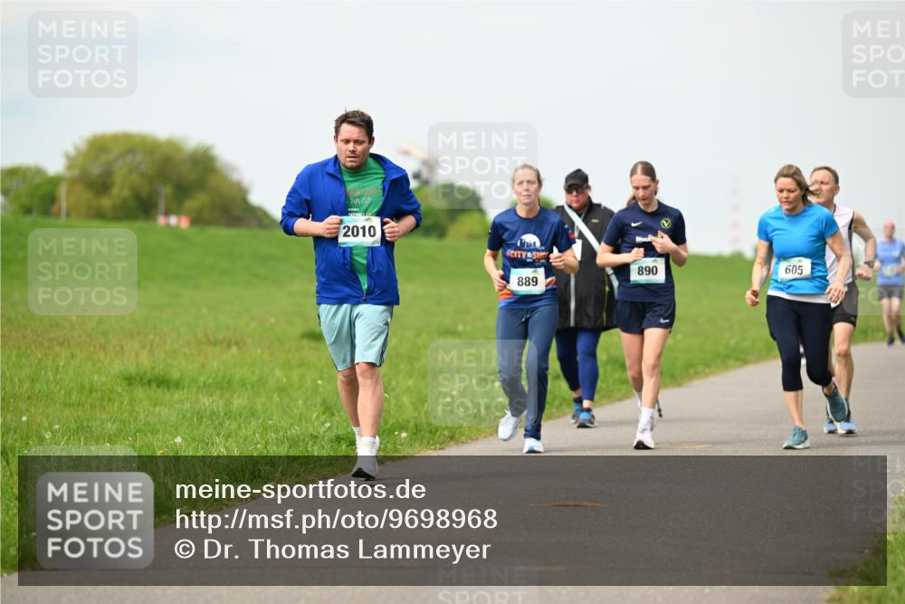 10.05.2026 - 8. Wedeler Halbmarathon Dr. Thomas Lammeyer http://msf.ph/oto/9698968 10.05.2026 11:35:34 Laufen 2010, 889, 890, 605 meine-sportfotos.de