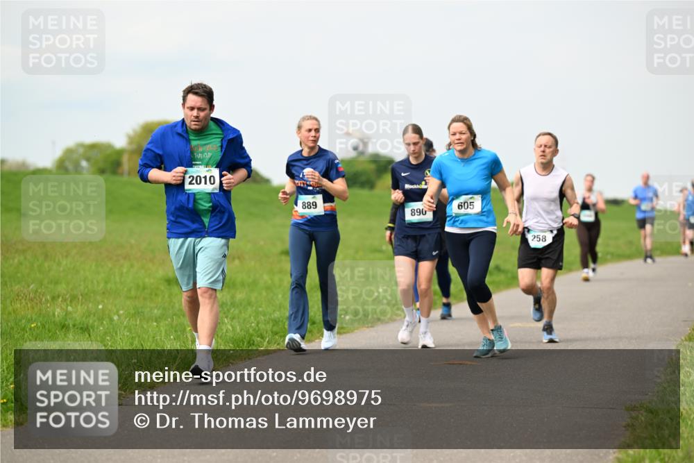 10.05.2026 - 8. Wedeler Halbmarathon Dr. Thomas Lammeyer http://msf.ph/oto/9698975 10.05.2026 11:35:35 Laufen 2010, 889, 605, 890, 258 meine-sportfotos.de