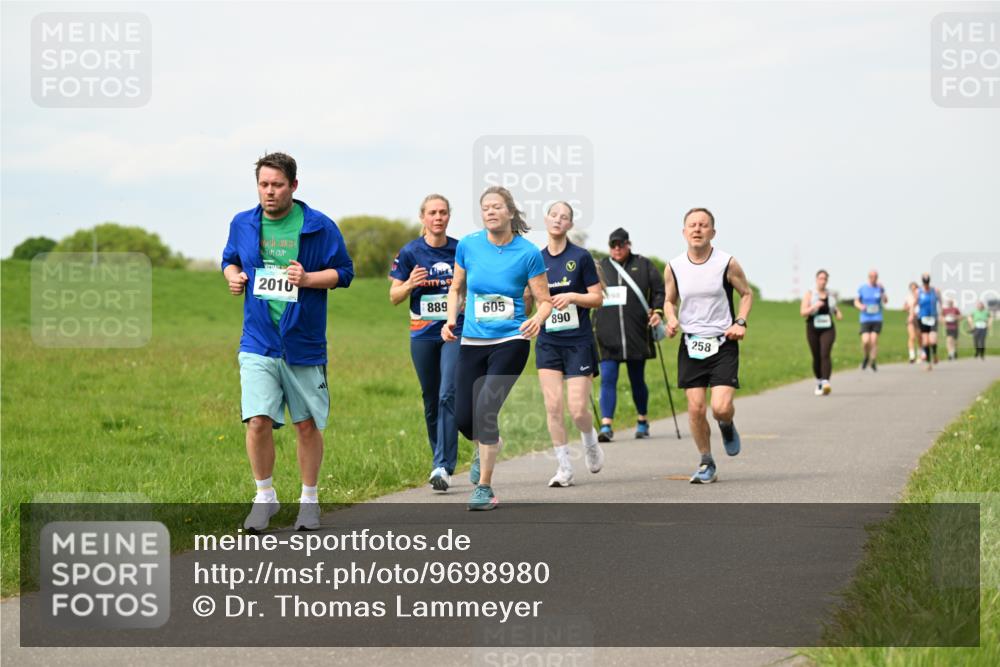 10.05.2026 - 8. Wedeler Halbmarathon Dr. Thomas Lammeyer http://msf.ph/oto/9698980 10.05.2026 11:35:36 Laufen 2025, 2010, 889, 605, 890, 258 meine-sportfotos.de