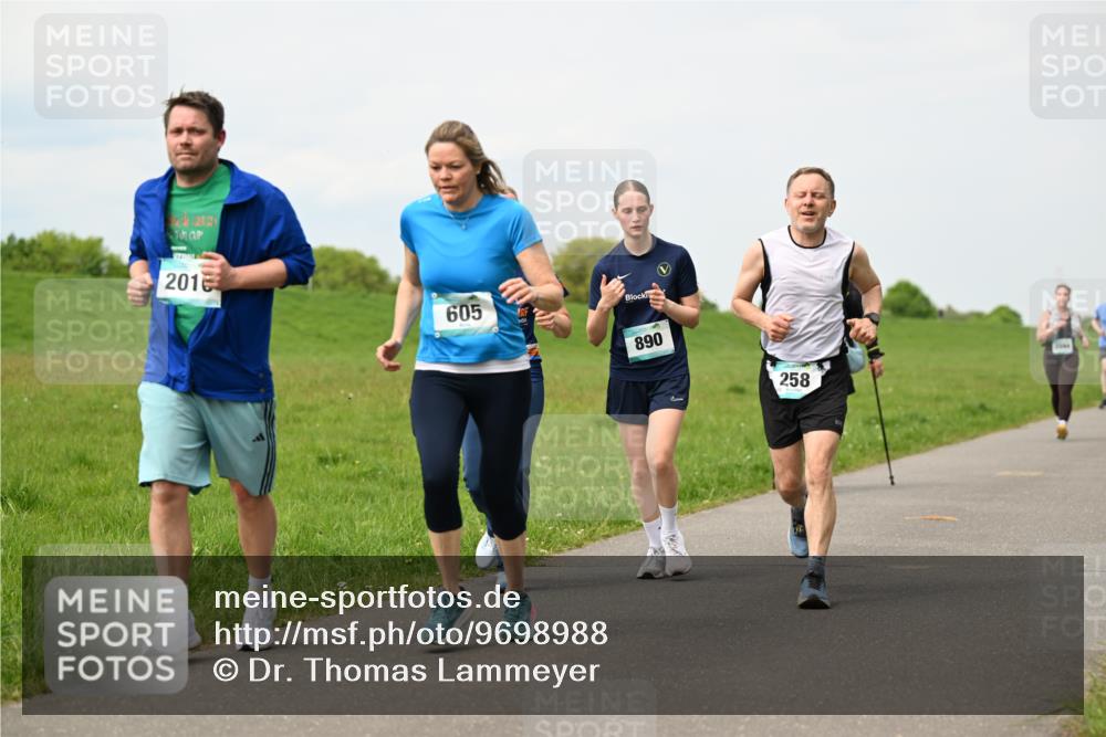 10.05.2026 - 8. Wedeler Halbmarathon Dr. Thomas Lammeyer http://msf.ph/oto/9698988 10.05.2026 11:35:38 Laufen 2016, 605, 890, 258 meine-sportfotos.de