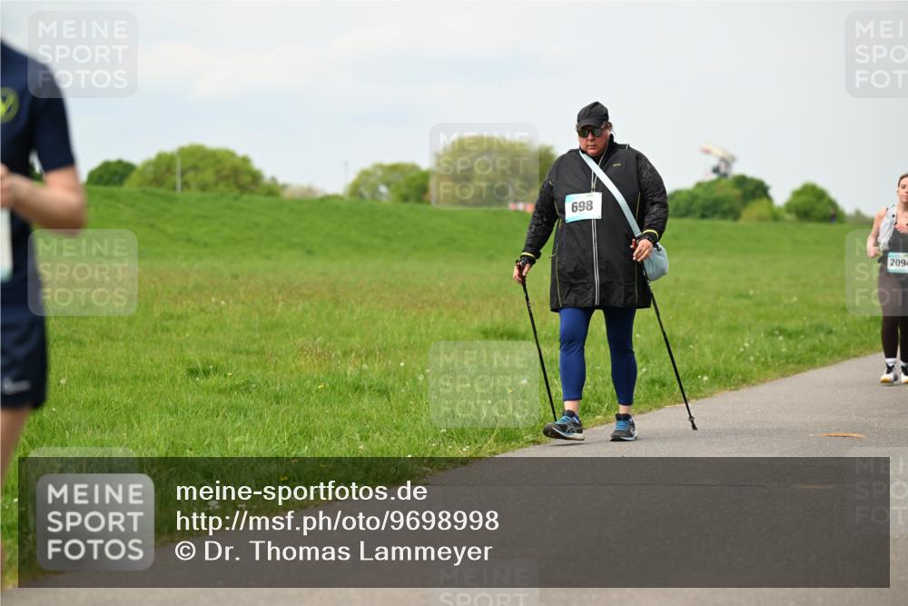 10.05.2026 - 8. Wedeler Halbmarathon Dr. Thomas Lammeyer http://msf.ph/oto/9698998 10.05.2026 11:35:41 Laufen 698, 2094 meine-sportfotos.de