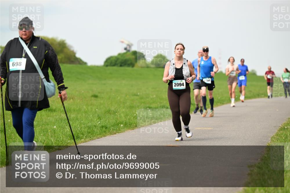 10.05.2026 - 8. Wedeler Halbmarathon Dr. Thomas Lammeyer http://msf.ph/oto/9699005 10.05.2026 11:35:42 Laufen 698, 2094 meine-sportfotos.de