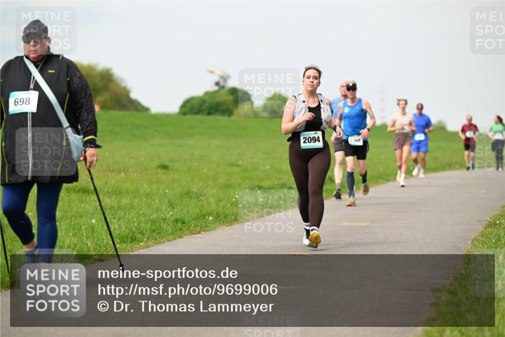 10.05.2026 - 8. Wedeler Halbmarathon Dr. Thomas Lammeyer http://msf.ph/oto/9699006 10.05.2026 11:35:42 Laufen 698, 2094, 2208 meine-sportfotos.de
