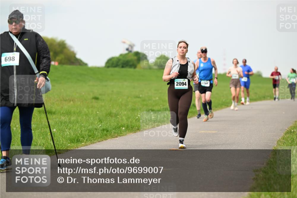 10.05.2026 - 8. Wedeler Halbmarathon Dr. Thomas Lammeyer http://msf.ph/oto/9699007 10.05.2026 11:35:43 Laufen 698, 2094, 2208 meine-sportfotos.de