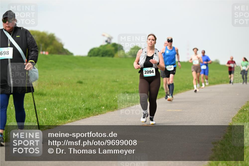 10.05.2026 - 8. Wedeler Halbmarathon Dr. Thomas Lammeyer http://msf.ph/oto/9699008 10.05.2026 11:35:43 Laufen 698, 2094, 220 meine-sportfotos.de