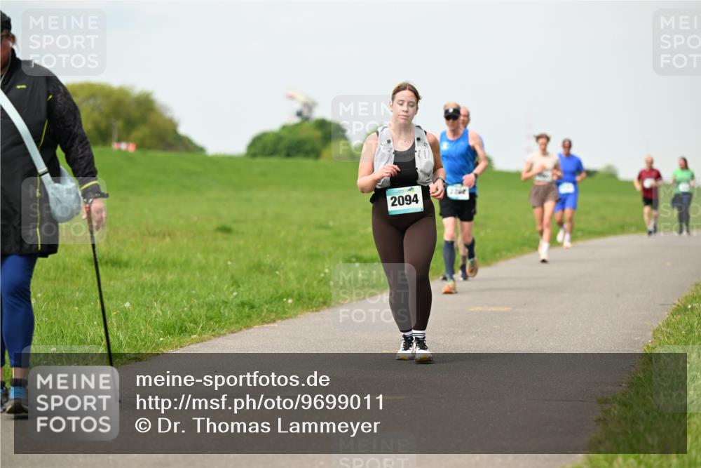 10.05.2026 - 8. Wedeler Halbmarathon Dr. Thomas Lammeyer http://msf.ph/oto/9699011 10.05.2026 11:35:43 Laufen 2094 meine-sportfotos.de