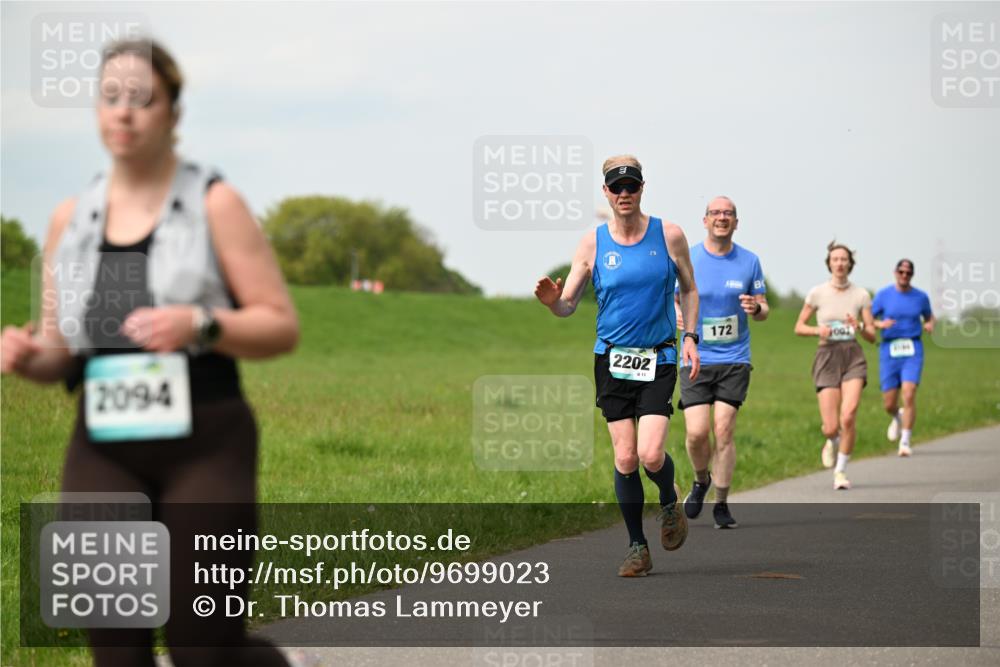10.05.2026 - 8. Wedeler Halbmarathon Dr. Thomas Lammeyer http://msf.ph/oto/9699023 10.05.2026 11:35:46 Laufen 2094, 2202, 172 meine-sportfotos.de