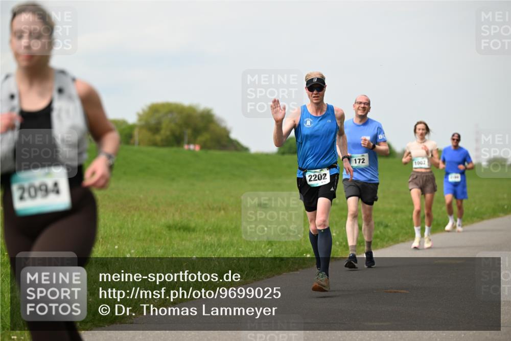 10.05.2026 - 8. Wedeler Halbmarathon Dr. Thomas Lammeyer http://msf.ph/oto/9699025 10.05.2026 11:35:46 Laufen 2094, 2202, 172, 1007 meine-sportfotos.de