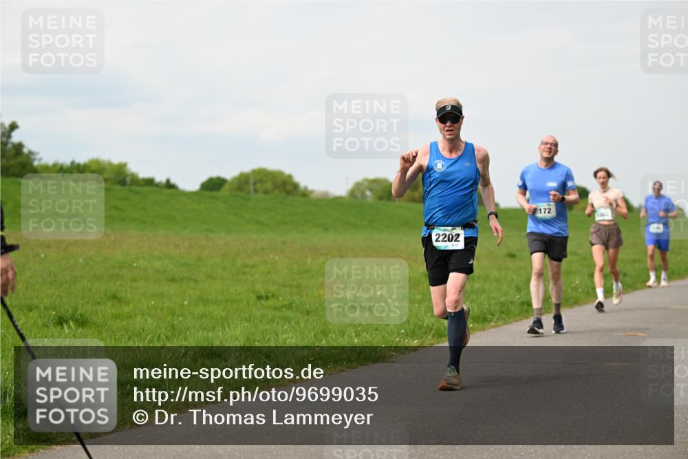 10.05.2026 - 8. Wedeler Halbmarathon Dr. Thomas Lammeyer http://msf.ph/oto/9699035 10.05.2026 11:35:47 Laufen 2202, 172, 1002 meine-sportfotos.de