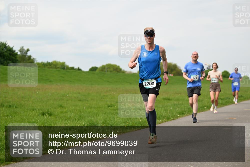 10.05.2026 - 8. Wedeler Halbmarathon Dr. Thomas Lammeyer http://msf.ph/oto/9699039 10.05.2026 11:35:48 Laufen 2202, 813, 172, 1007 meine-sportfotos.de