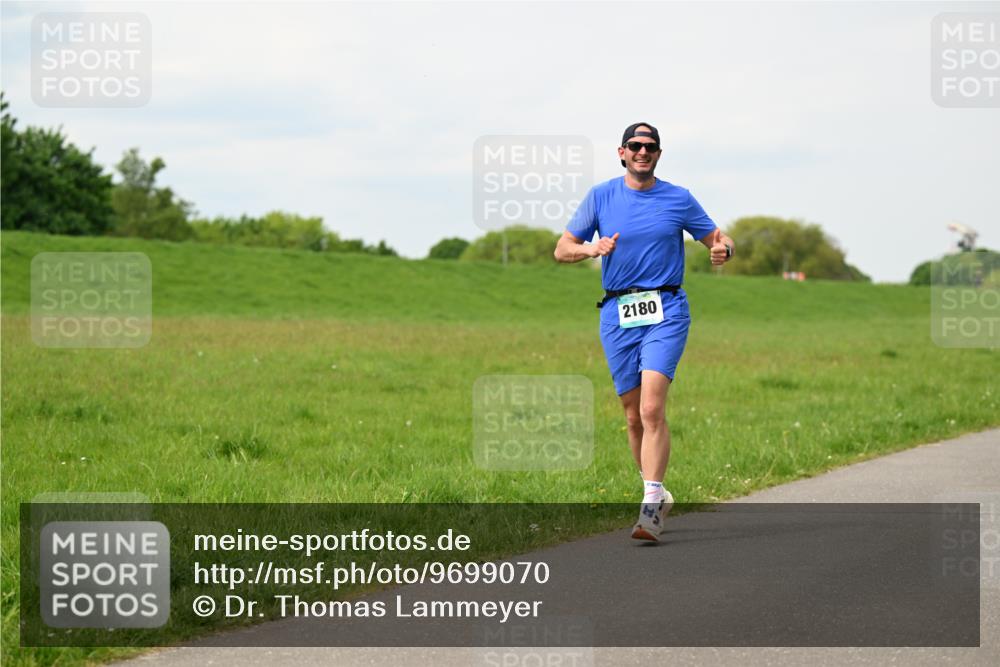 10.05.2026 - 8. Wedeler Halbmarathon Dr. Thomas Lammeyer http://msf.ph/oto/9699070 10.05.2026 11:35:54 Laufen 2180 meine-sportfotos.de