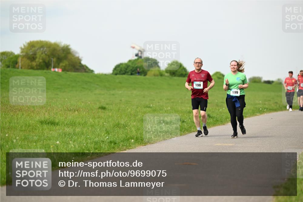 10.05.2026 - 8. Wedeler Halbmarathon Dr. Thomas Lammeyer http://msf.ph/oto/9699075 10.05.2026 11:35:56 Laufen 198, 199 meine-sportfotos.de