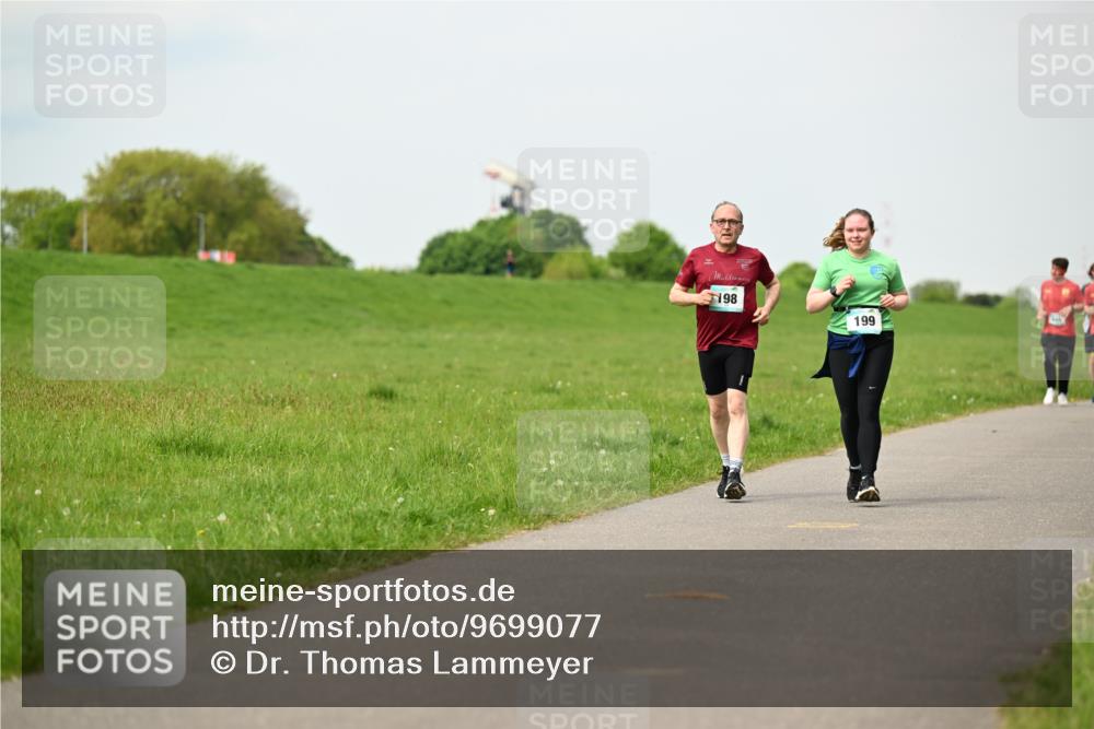 10.05.2026 - 8. Wedeler Halbmarathon Dr. Thomas Lammeyer http://msf.ph/oto/9699077 10.05.2026 11:35:56 Laufen 198, 199 meine-sportfotos.de