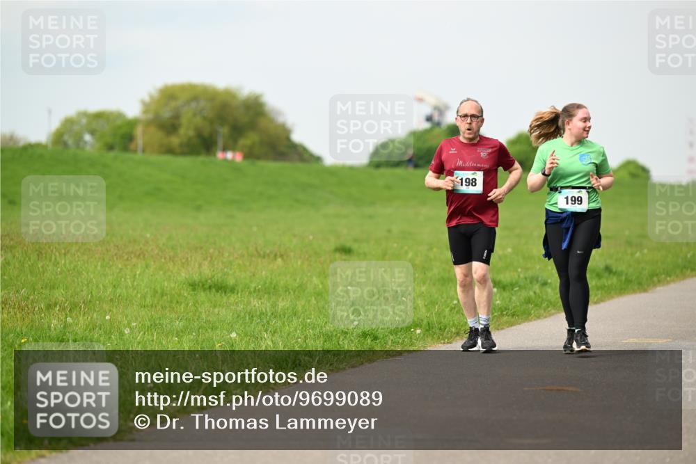 10.05.2026 - 8. Wedeler Halbmarathon Dr. Thomas Lammeyer http://msf.ph/oto/9699089 10.05.2026 11:35:58 Laufen 198, 199 meine-sportfotos.de