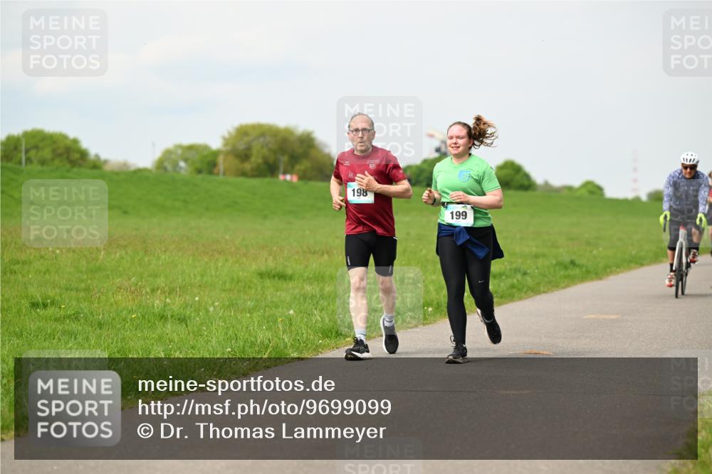 10.05.2026 - 8. Wedeler Halbmarathon Dr. Thomas Lammeyer http://msf.ph/oto/9699099 10.05.2026 11:36:00 Laufen 198, 199 meine-sportfotos.de