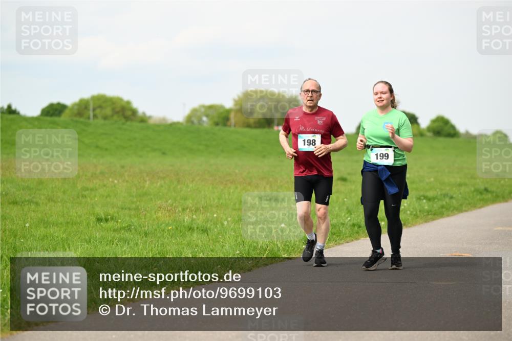 10.05.2026 - 8. Wedeler Halbmarathon Dr. Thomas Lammeyer http://msf.ph/oto/9699103 10.05.2026 11:36:00 Laufen 198, 199 meine-sportfotos.de