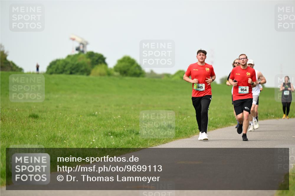 10.05.2026 - 8. Wedeler Halbmarathon Dr. Thomas Lammeyer http://msf.ph/oto/9699113 10.05.2026 11:36:03 Laufen 945, 954 meine-sportfotos.de