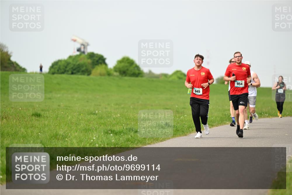 10.05.2026 - 8. Wedeler Halbmarathon Dr. Thomas Lammeyer http://msf.ph/oto/9699114 10.05.2026 11:36:03 Laufen 945, 954 meine-sportfotos.de