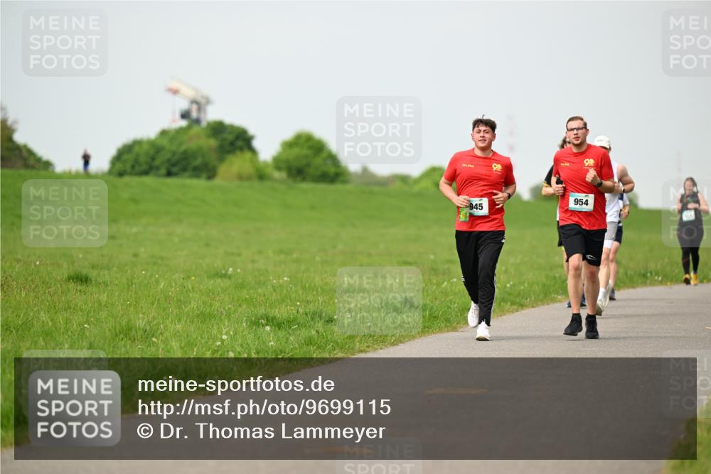 10.05.2026 - 8. Wedeler Halbmarathon Dr. Thomas Lammeyer http://msf.ph/oto/9699115 10.05.2026 11:36:04 Laufen 945, 954 meine-sportfotos.de