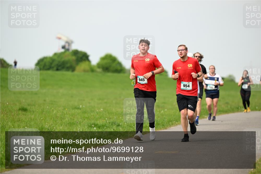 10.05.2026 - 8. Wedeler Halbmarathon Dr. Thomas Lammeyer http://msf.ph/oto/9699128 10.05.2026 11:36:05 Laufen 945, 954 meine-sportfotos.de