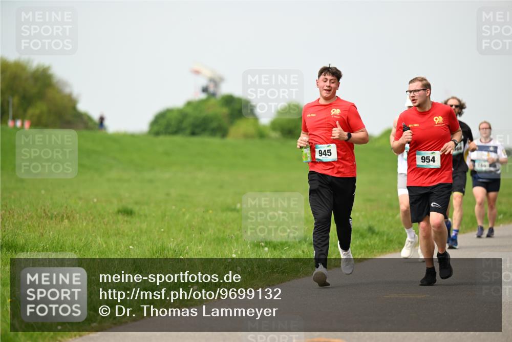 10.05.2026 - 8. Wedeler Halbmarathon Dr. Thomas Lammeyer http://msf.ph/oto/9699132 10.05.2026 11:36:06 Laufen 945, 954, 160 meine-sportfotos.de