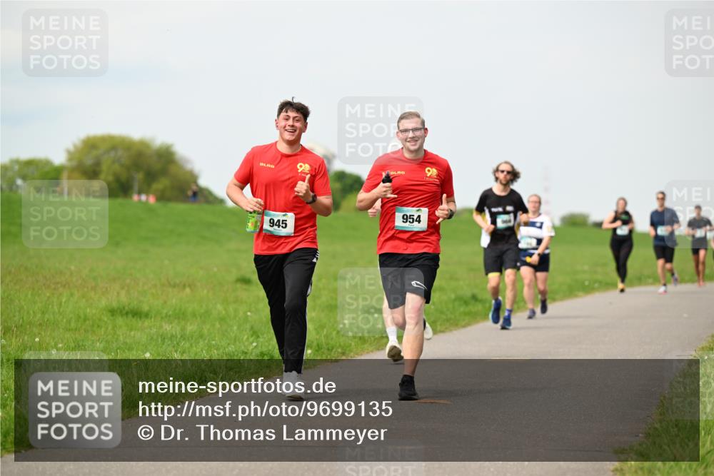 10.05.2026 - 8. Wedeler Halbmarathon Dr. Thomas Lammeyer http://msf.ph/oto/9699135 10.05.2026 11:36:08 Laufen 945, 954 meine-sportfotos.de