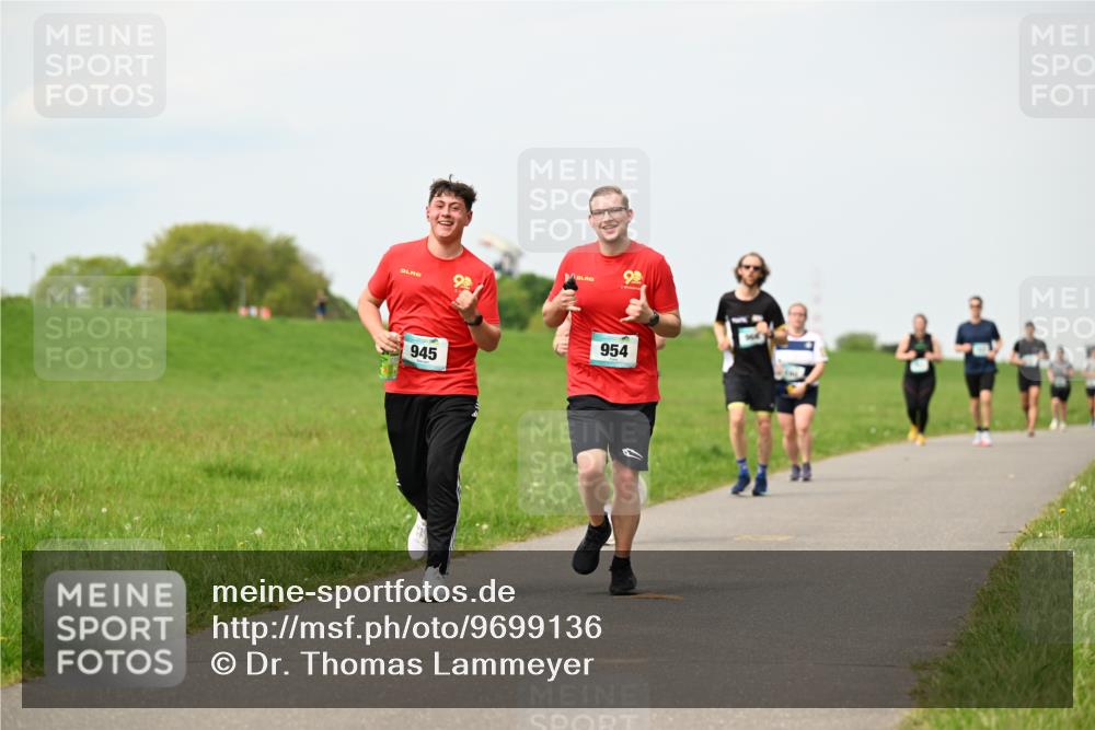 10.05.2026 - 8. Wedeler Halbmarathon Dr. Thomas Lammeyer http://msf.ph/oto/9699136 10.05.2026 11:36:09 Laufen 945, 954 meine-sportfotos.de