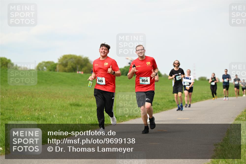 10.05.2026 - 8. Wedeler Halbmarathon Dr. Thomas Lammeyer http://msf.ph/oto/9699138 10.05.2026 11:36:09 Laufen 945, 954 meine-sportfotos.de