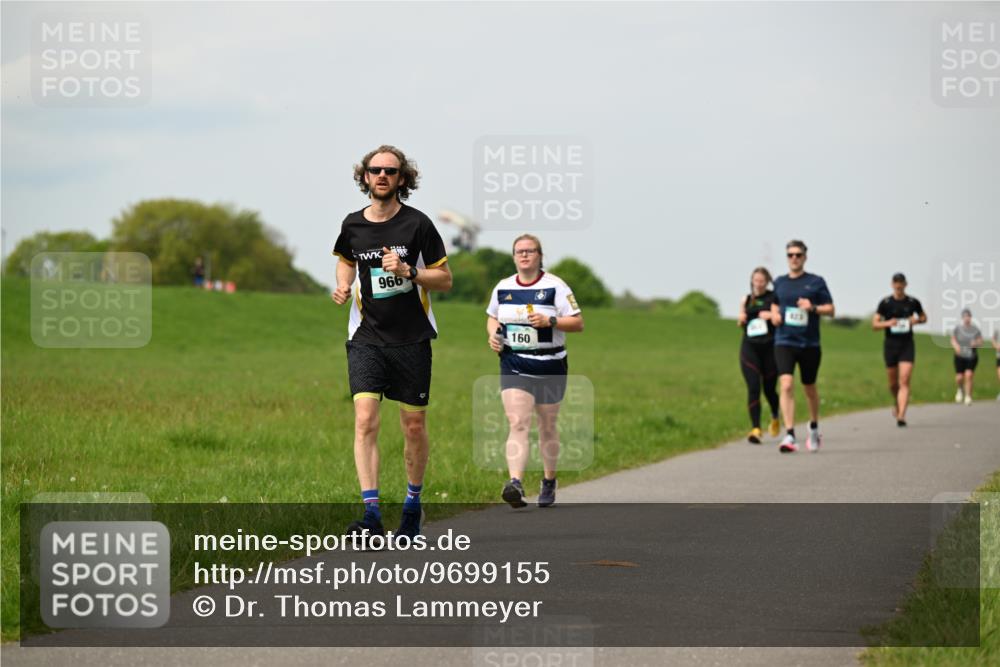 10.05.2026 - 8. Wedeler Halbmarathon Dr. Thomas Lammeyer http://msf.ph/oto/9699155 10.05.2026 11:36:13 Laufen 966, 160 meine-sportfotos.de