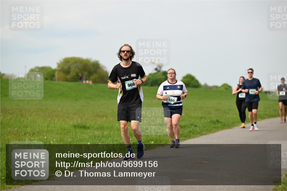 10.05.2026 - 8. Wedeler Halbmarathon Dr. Thomas Lammeyer http://msf.ph/oto/9699156 10.05.2026 11:36:14 Laufen 966, 160 meine-sportfotos.de
